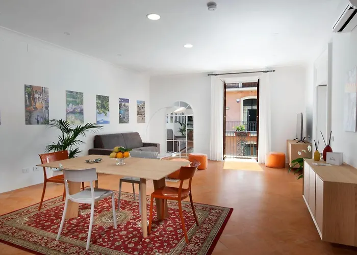 Deluxe Home in Sorrento Old Town